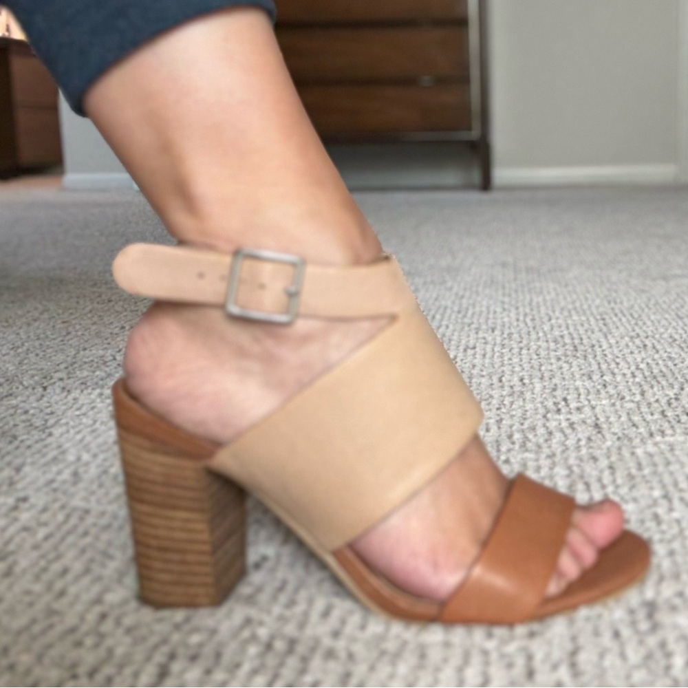 💲💲💲Levity Tan Leather Sandals